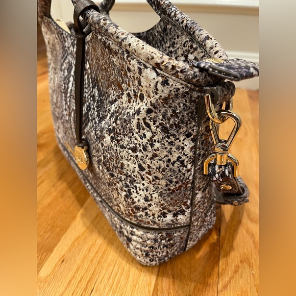 Snakeskin Pattern Handbag - Picture 2 of 10